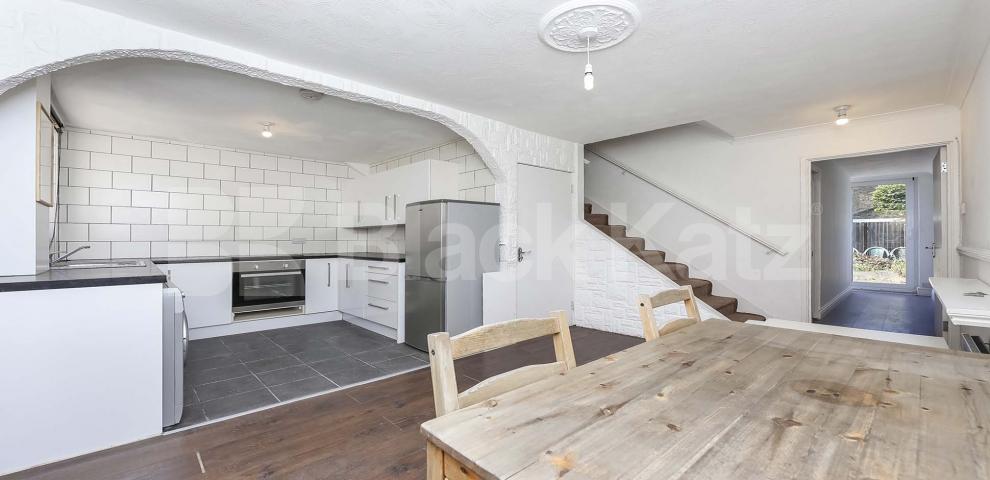 			NEW INSTRUCTION , 4 Bedroom, 1 bath, 1 reception House			 Dunston Road, Clapham Junction